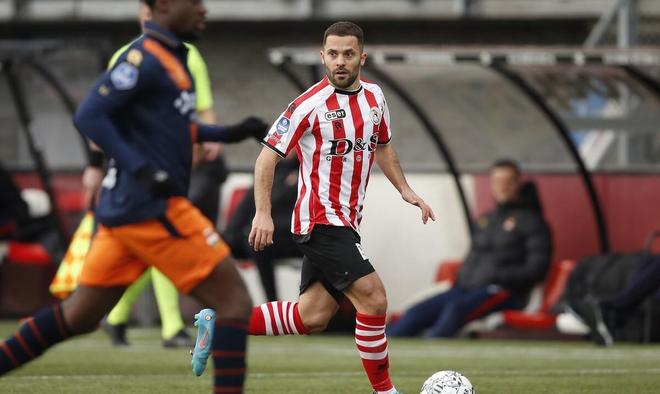 裁判的一个 裁判的一个